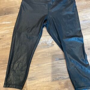 Lululemon size 16 faux leather look cropped leggings